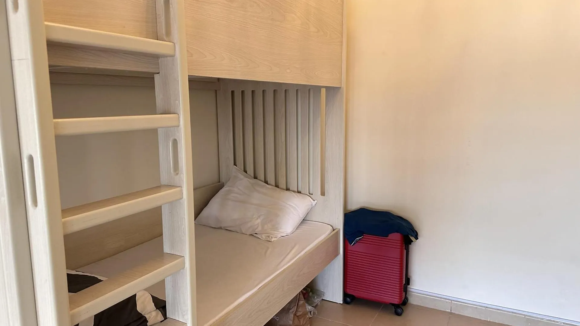 Bollywood Beach Hostel Дубай